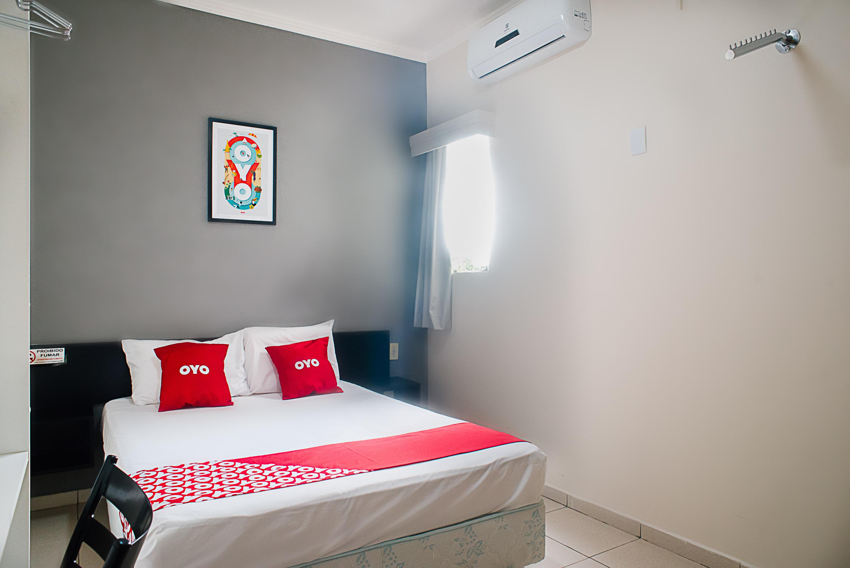 Oyo Cerrado Hotel, Campo Grande 캄푸그란지 외부 사진 A room at an OYO hotel in India