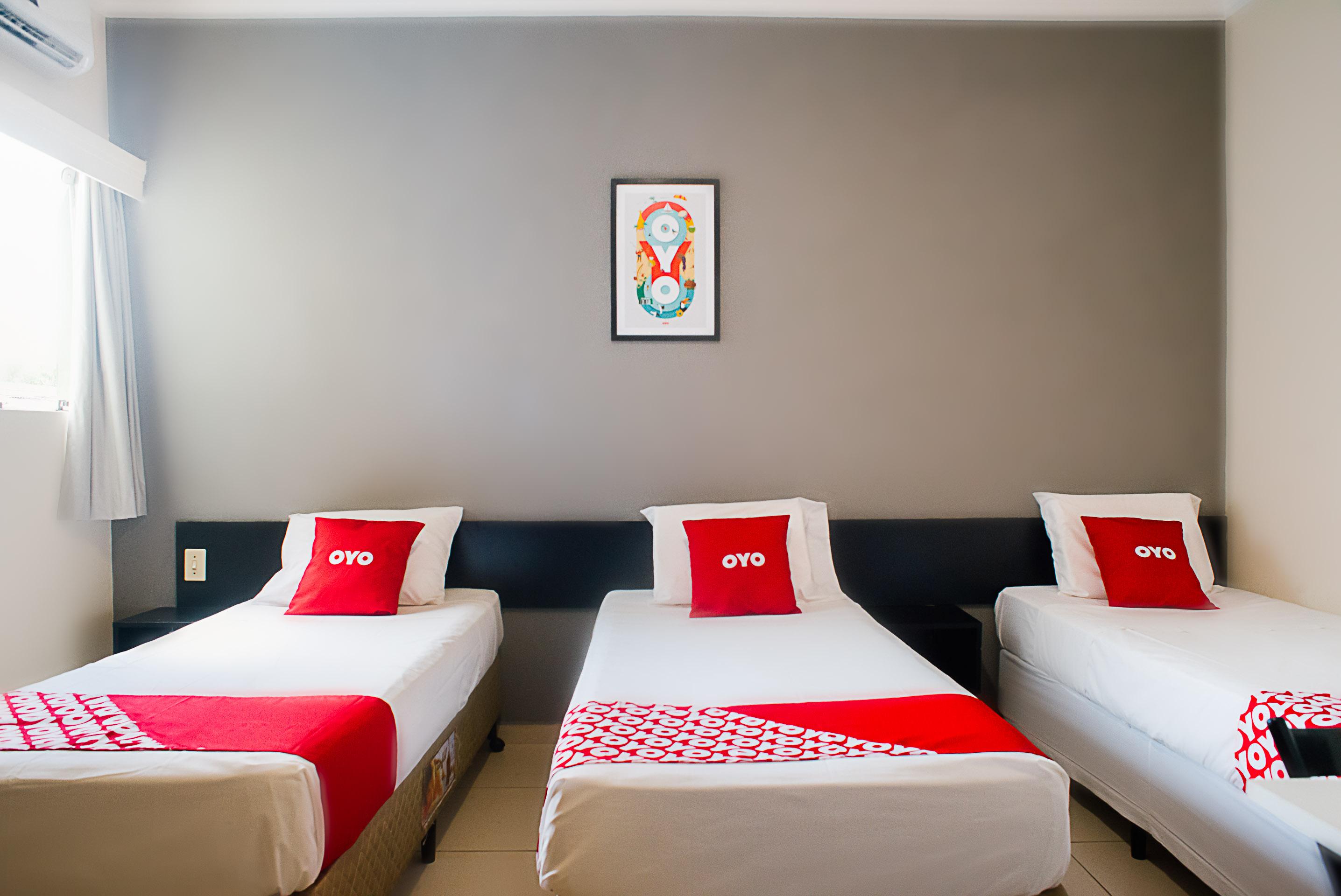 Oyo Cerrado Hotel, Campo Grande 캄푸그란지 외부 사진 A room at an OYO hotel in Mexico City