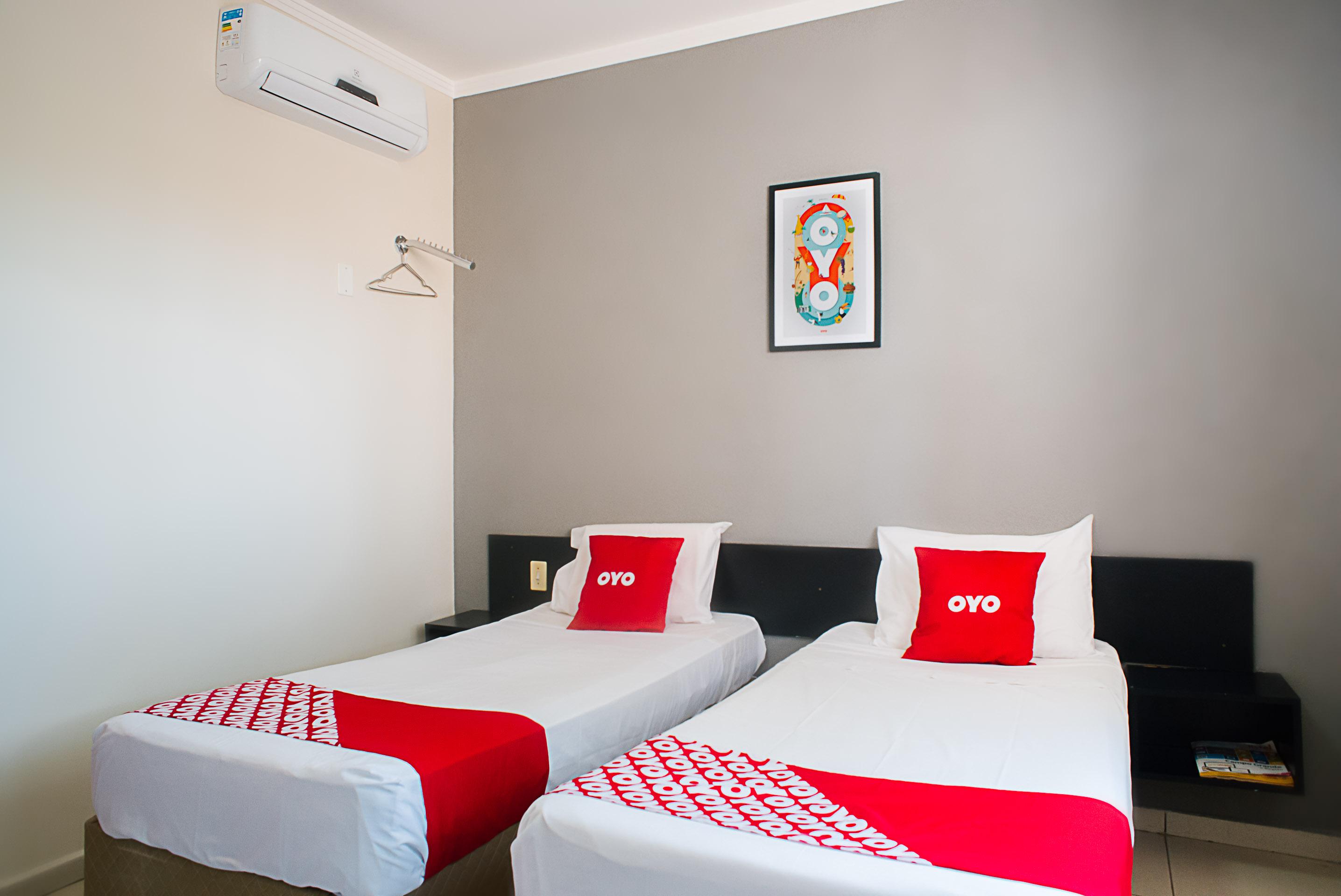 Oyo Cerrado Hotel, Campo Grande 캄푸그란지 외부 사진 A room at an OYO hotel in India