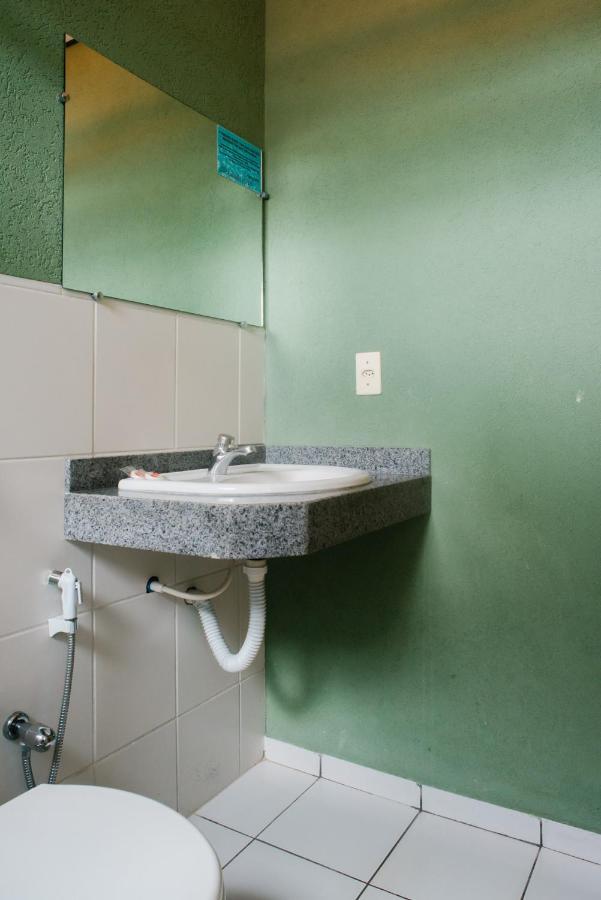 Oyo Cerrado Hotel, Campo Grande 캄푸그란지 외부 사진 A wall-mounted sink
